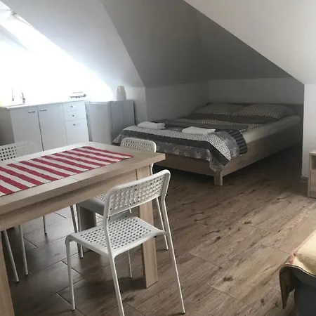 Goscinne U Izy Apartment *